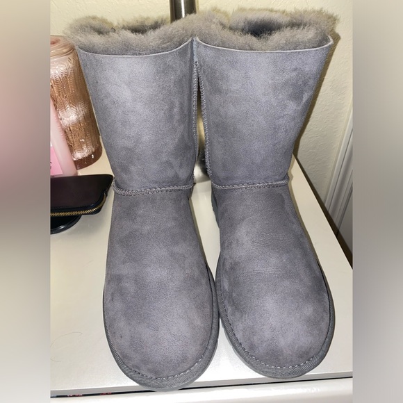 Bailey Bow Uggs - Picture 2 of 5